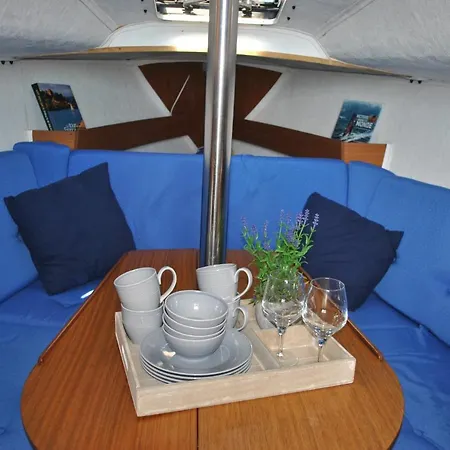 Love hotel Nuit Sur Un Voilier Nonsard-Lamarche